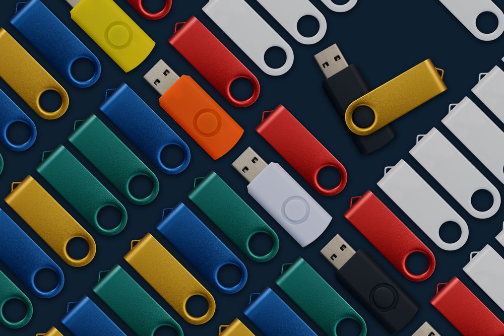 ФЛЕШКА TWIST COLOR, БЕЛАЯ С ЖЕЛТЫМ, 8 ГБ Флешка TWIST COLOR, белая с желтым, 8 Гб