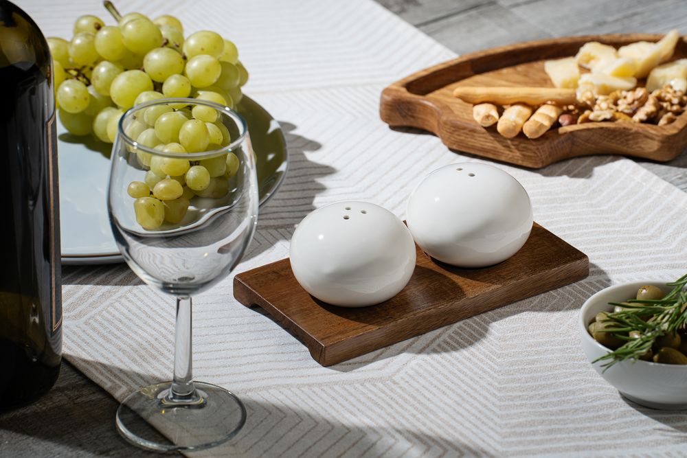 НАБОР ИЗ СОЛОНКИ И ПЕРЕЧНИЦЫ PIACENTE, БЕЛЫЙ Набор из солонки и перечницы PIACENTE, белый