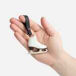 Брелок «Фигурный конек», белый