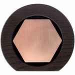 Стела CONSTANTA DARK, с бронзовым шестигранником