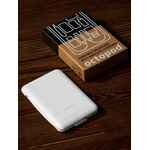 Органайзер с беспроводной зарядкой и набором адаптеров OCTOPOD, белый